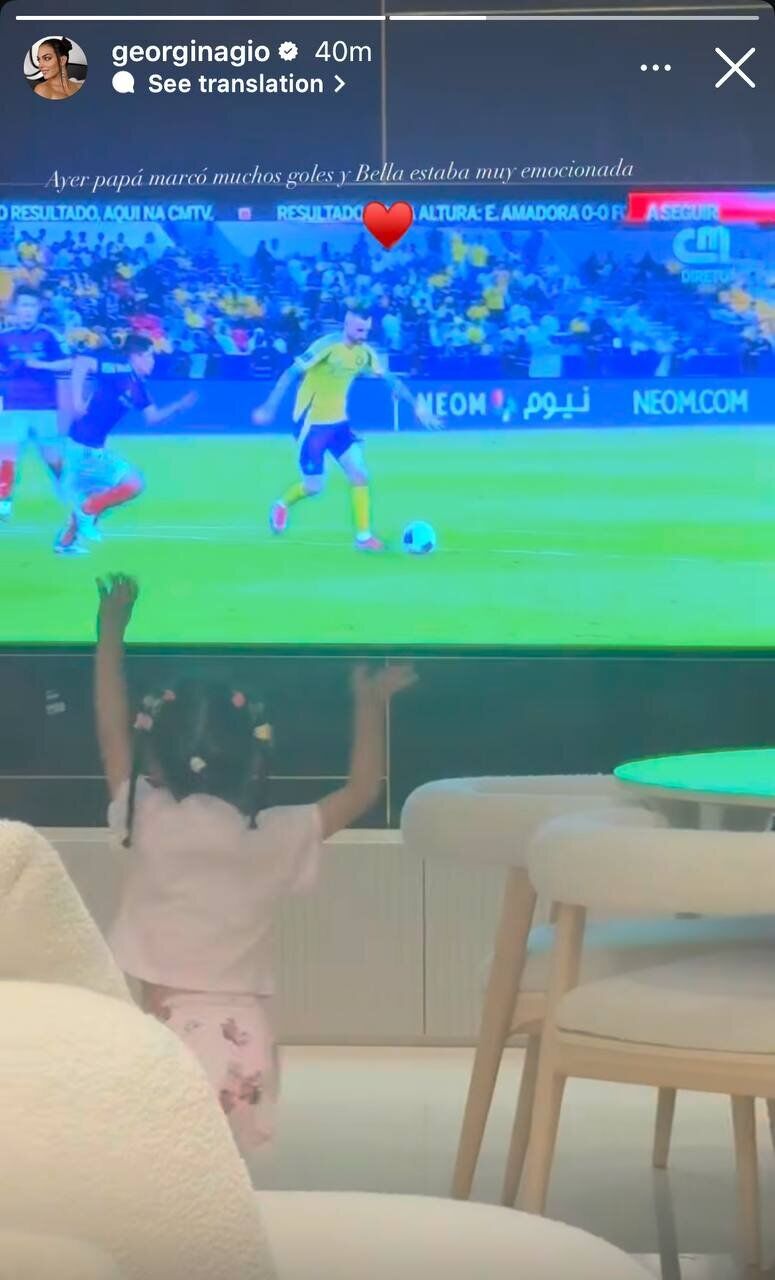 عکس | واکنش بامزه دختر رونالدو به درخشش پدرش در النصر