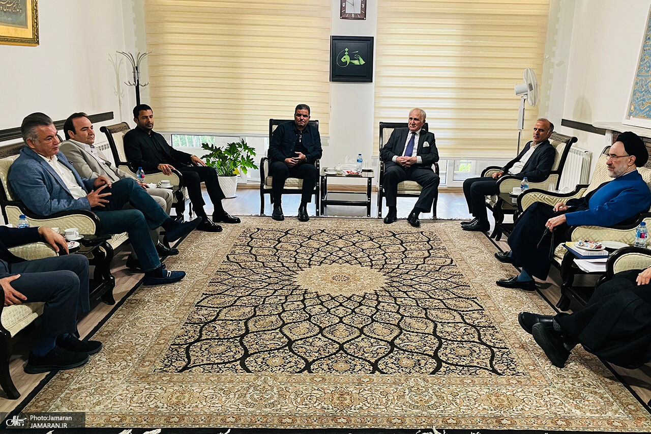 جمعی+از+پیشکسوتان+پرسپولیس+و+تیم+ملی+با+سید+محمد+خاتمی+دیدار+کردند