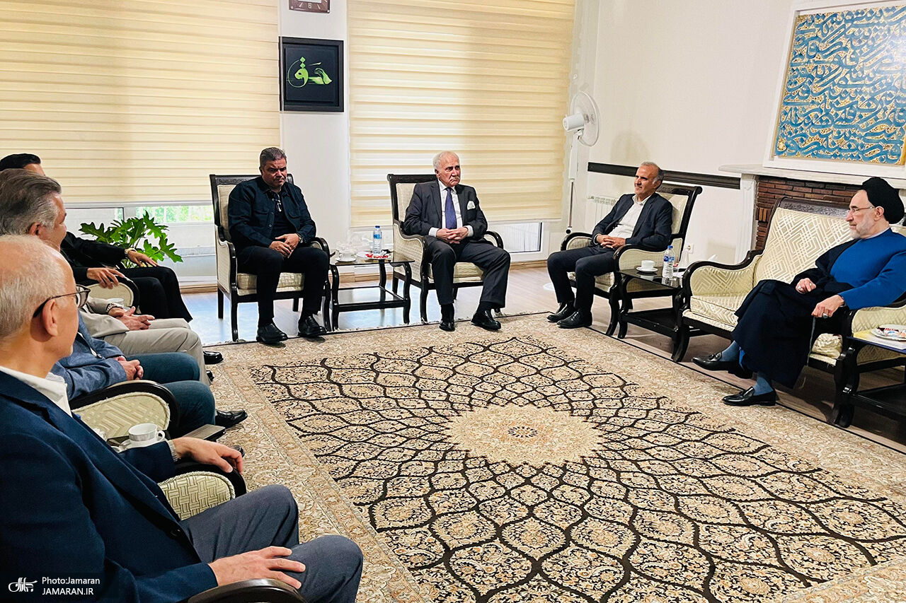 جمعی+از+پیشکسوتان+پرسپولیس+و+تیم+ملی+با+سید+محمد+خاتمی+دیدار+کردند (3)